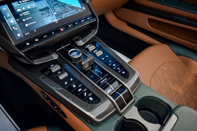 Aston Martin Vanquish Volante lleno