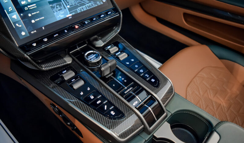 Aston Martin Vanquish Volante lleno