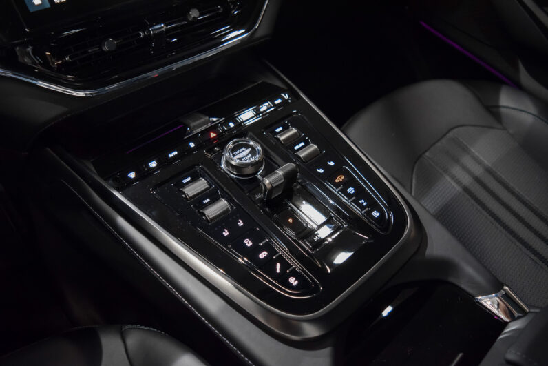 Aston Martin DBX 707 lleno