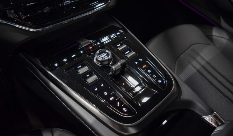 Aston Martin DBX 707 lleno