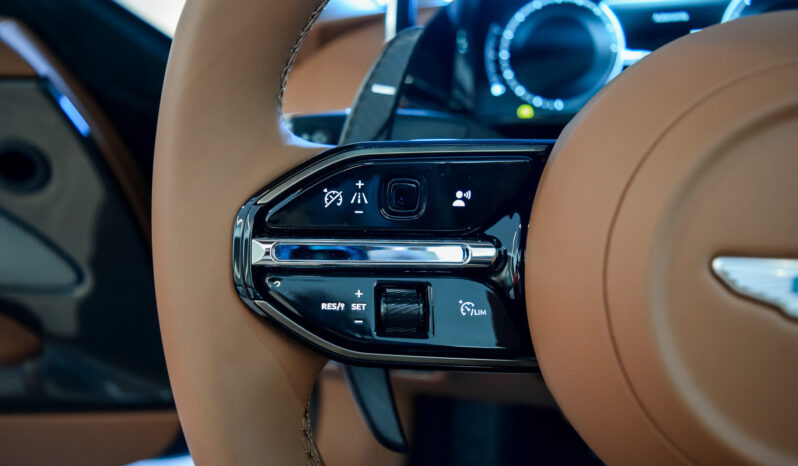 Aston Martin Vanquish Volante lleno