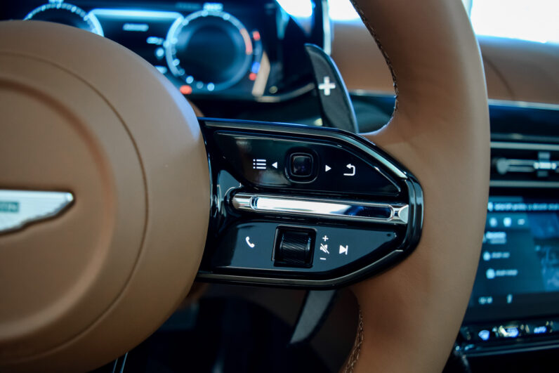 Aston Martin Vanquish Volante lleno
