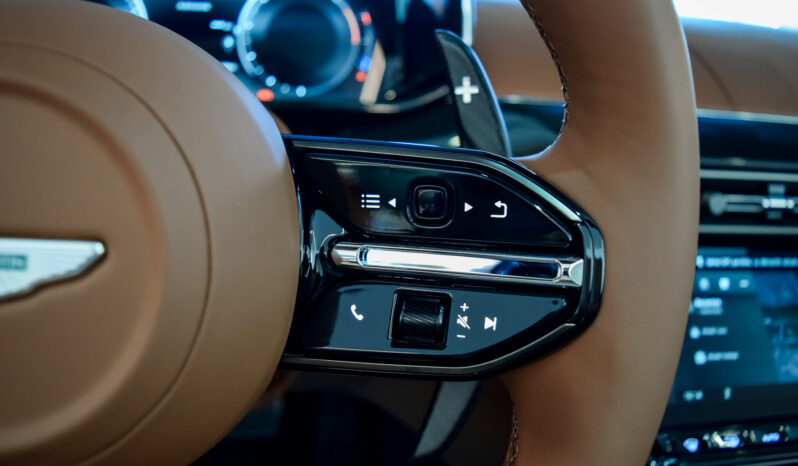 Aston Martin Vanquish Volante lleno