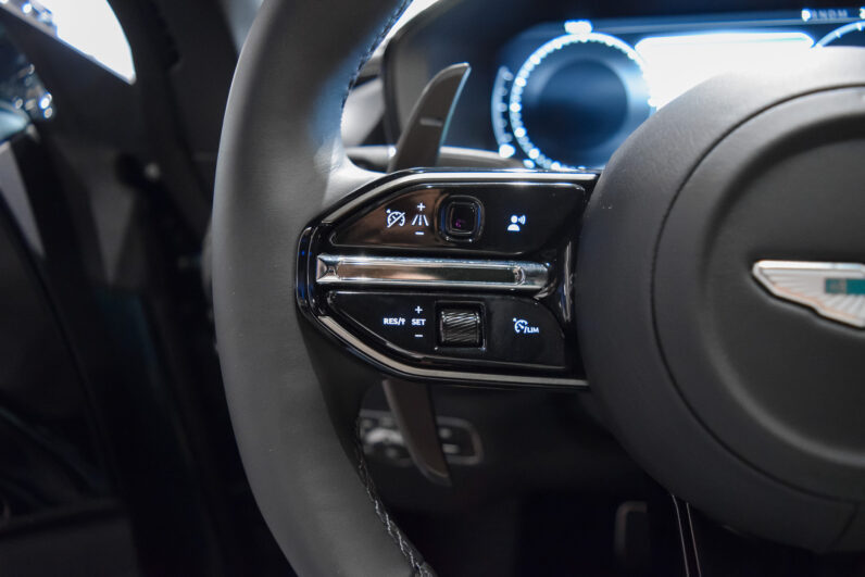 Aston Martin DBX 707 lleno