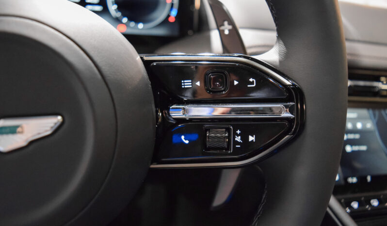 Aston Martin DB12 lleno
