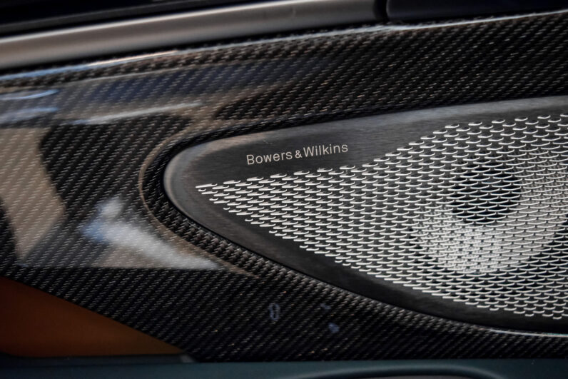 Aston Martin Vanquish Volante lleno