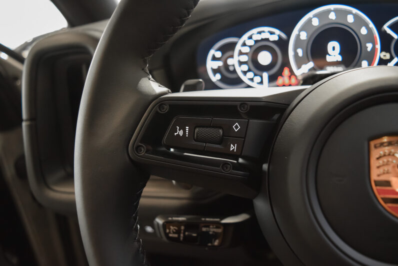 Porsche Cayenne Coupé E-Hybrid Black Edition lleno