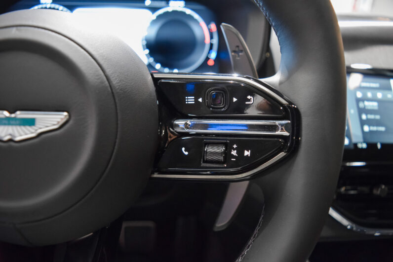 Aston Martin DBX 707 lleno