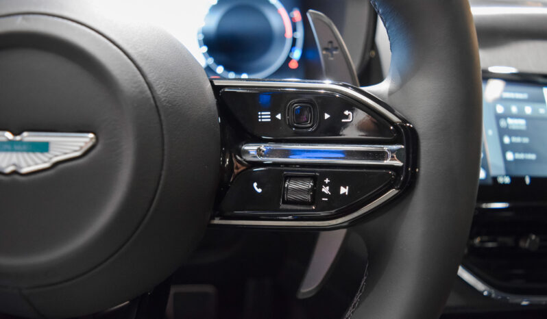 Aston Martin DBX 707 lleno
