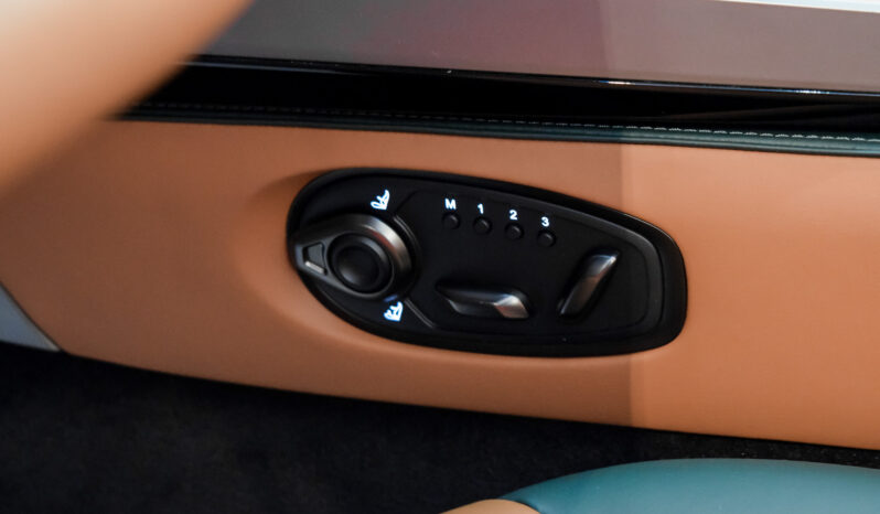 Aston Martin Vanquish Volante lleno