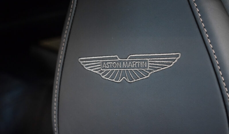 Aston Martin DB12 lleno