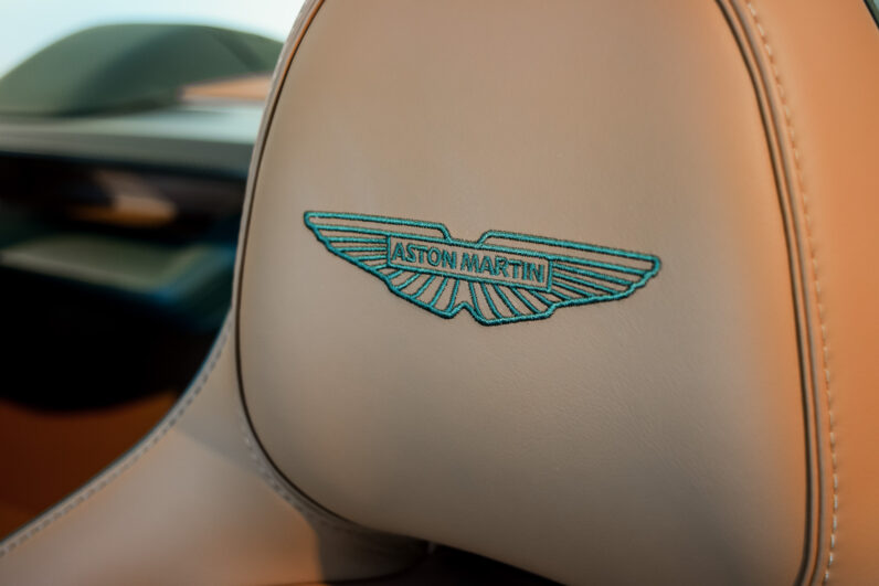 Aston Martin Vanquish Volante lleno