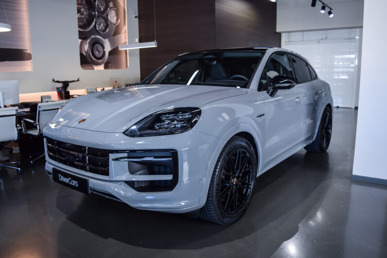 Porsche Cayenne Coupé E-Hybrid Black Edition lleno