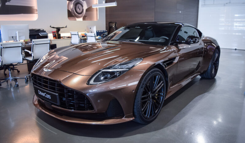 Aston Martin DB12 lleno