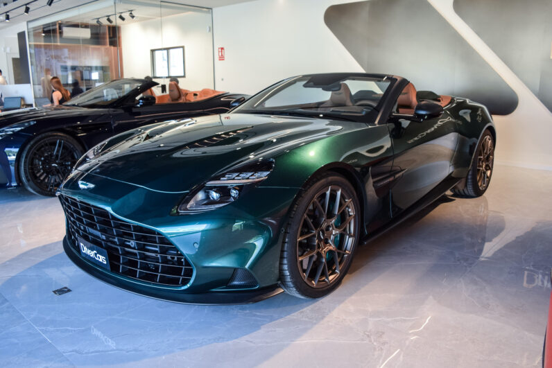 Aston Martin Vanquish Volante lleno