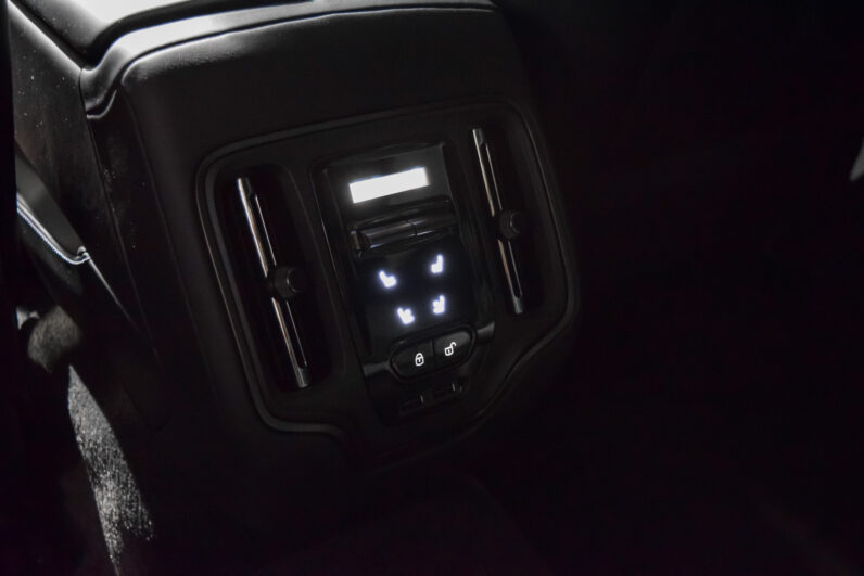Aston Martin DBX 707 lleno