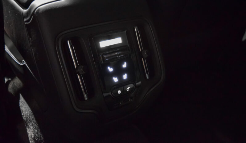 Aston Martin DBX 707 lleno