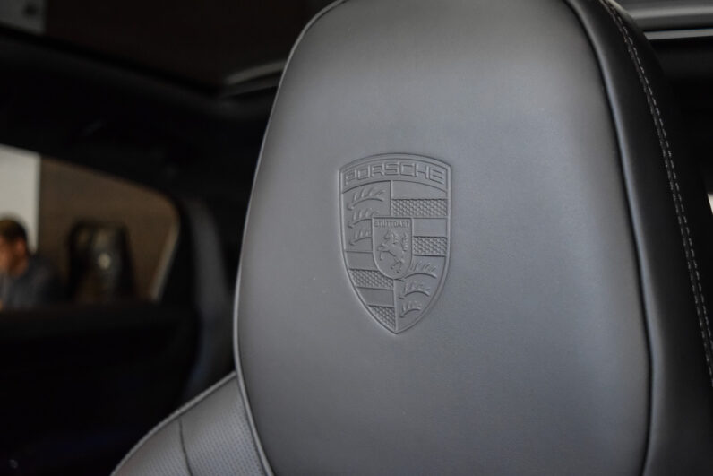 Porsche Cayenne Coupé E-Hybrid Black Edition lleno