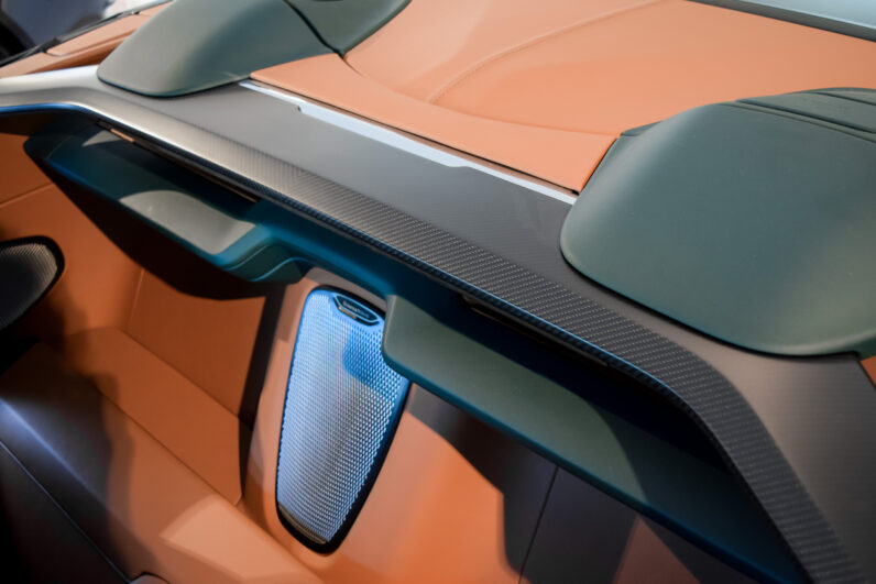 Aston Martin Vanquish Volante lleno