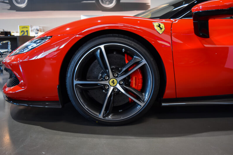 Ferrari 296 GTS lleno