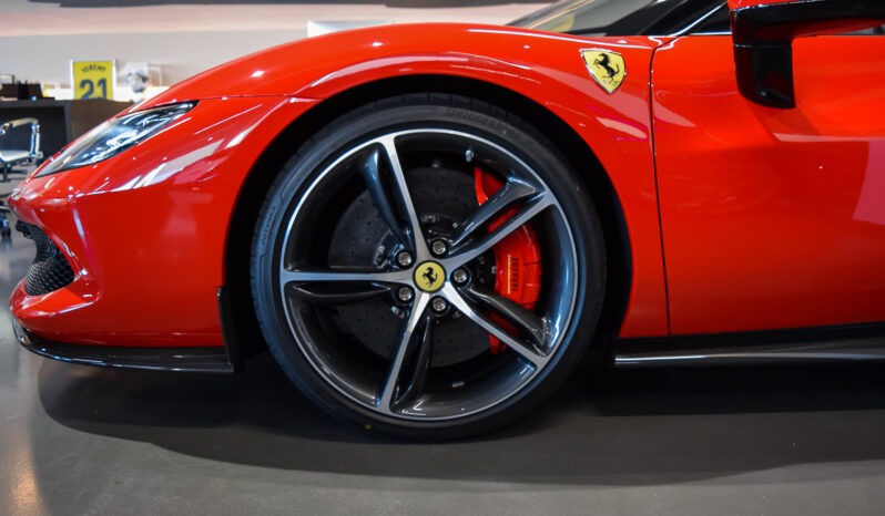 Ferrari 296 GTS lleno