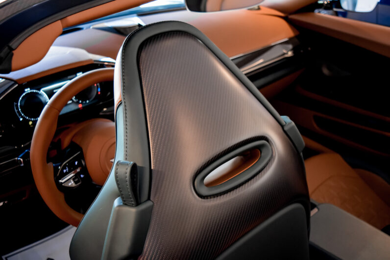 Aston Martin Vanquish Volante lleno