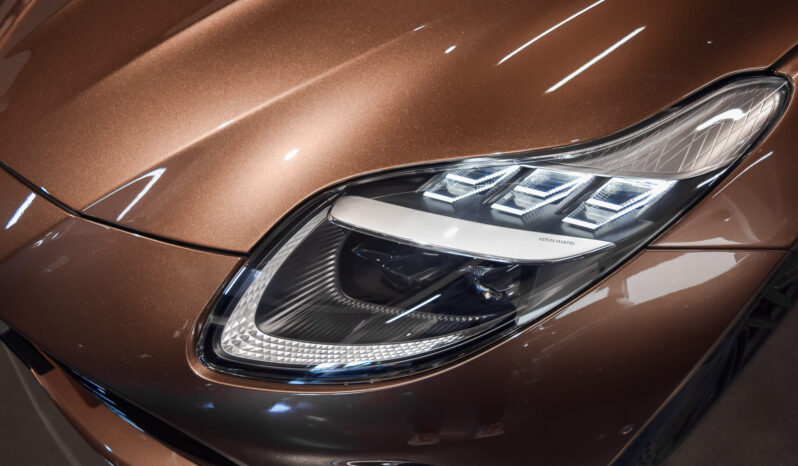 Aston Martin DB12 lleno