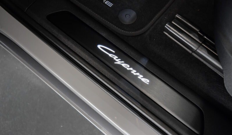 Porsche Cayenne Coupé E-Hybrid Black Edition lleno