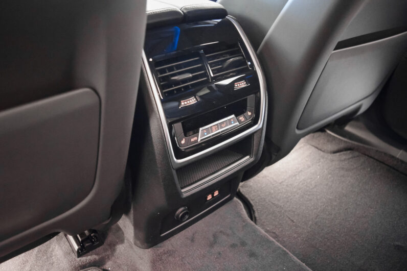 BMW XM 50e lleno