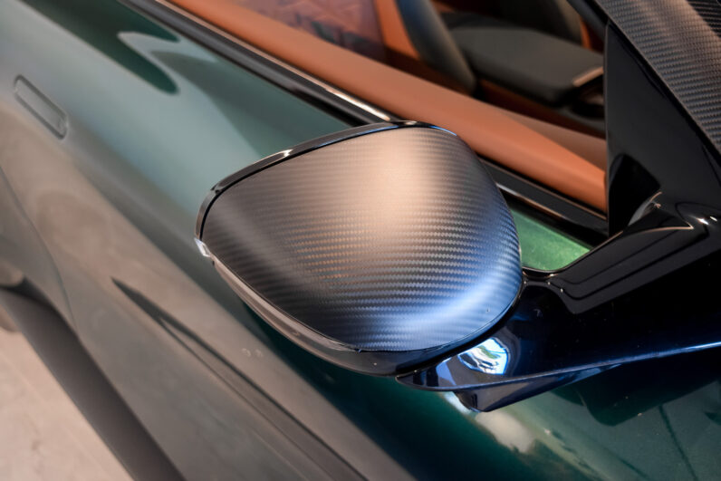 Aston Martin Vanquish Volante lleno