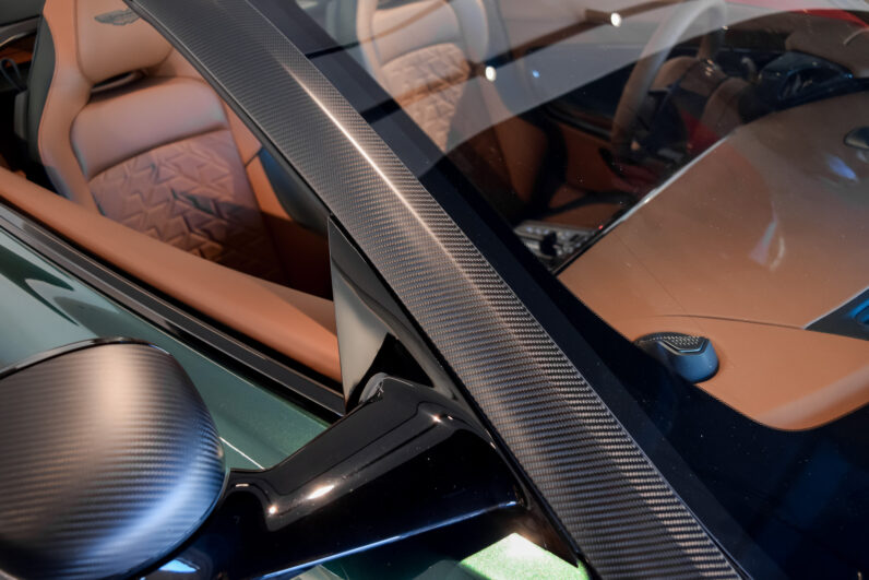 Aston Martin Vanquish Volante lleno