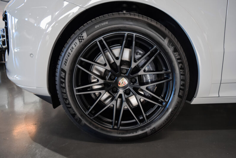 Porsche Cayenne Coupé E-Hybrid Black Edition lleno