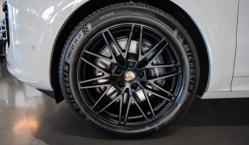 Porsche Cayenne Coupé E-Hybrid Black Edition lleno