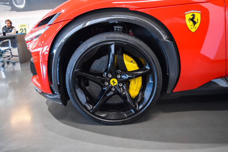 Ferrari Purosangue lleno