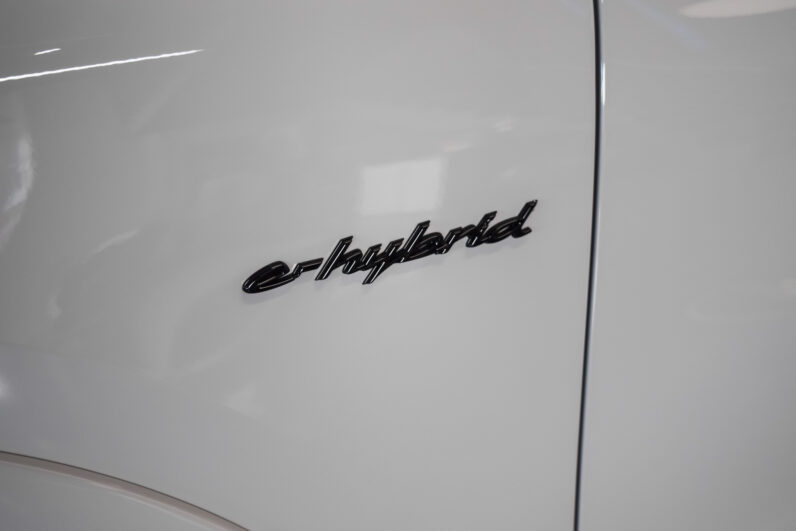 Porsche Cayenne Coupé E-Hybrid Black Edition lleno