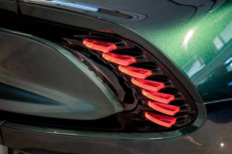 Aston Martin Vanquish Volante lleno