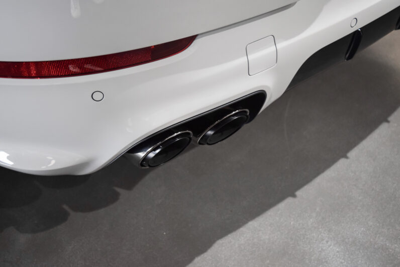 Porsche Cayenne Coupé E-Hybrid Black Edition lleno