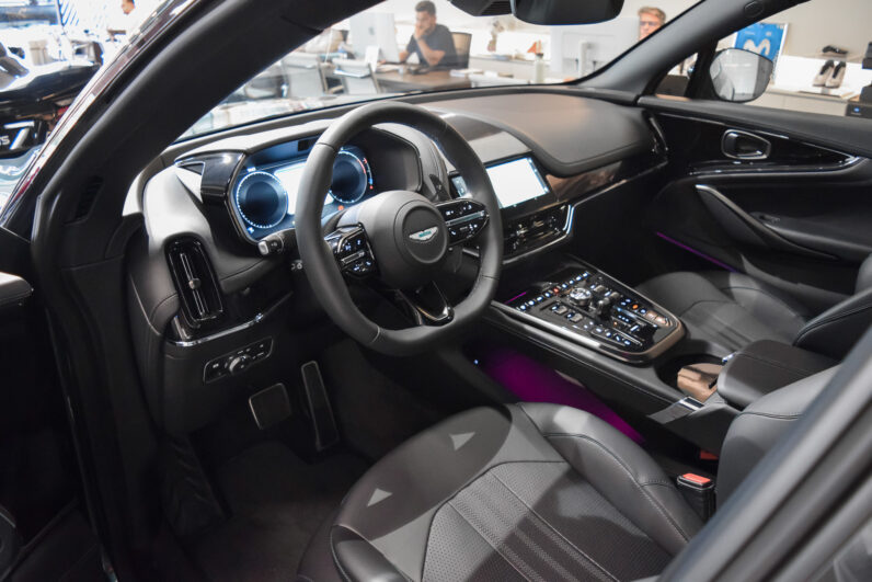 Aston Martin DBX 707 lleno