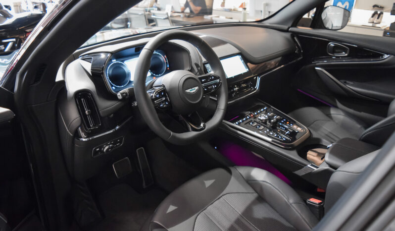 Aston Martin DBX 707 lleno