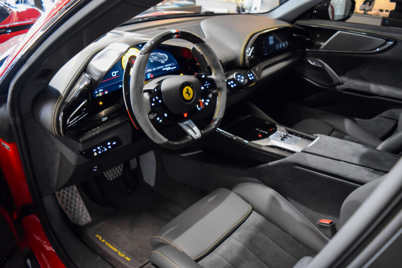 Ferrari Purosangue lleno