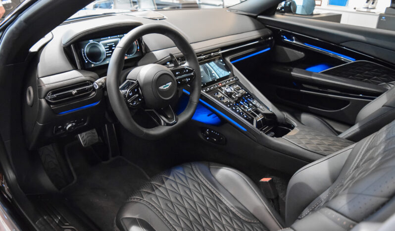 Aston Martin DB12 lleno