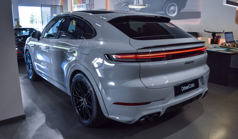 Porsche Cayenne Coupé E-Hybrid Black Edition lleno