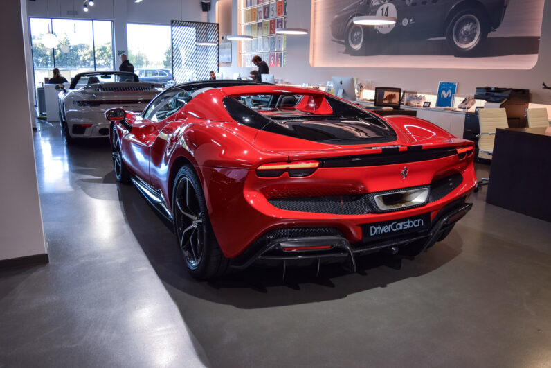 Ferrari 296 GTS lleno