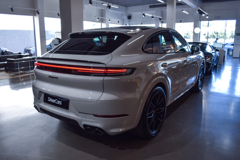 Porsche Cayenne Coupé E-Hybrid Black Edition lleno