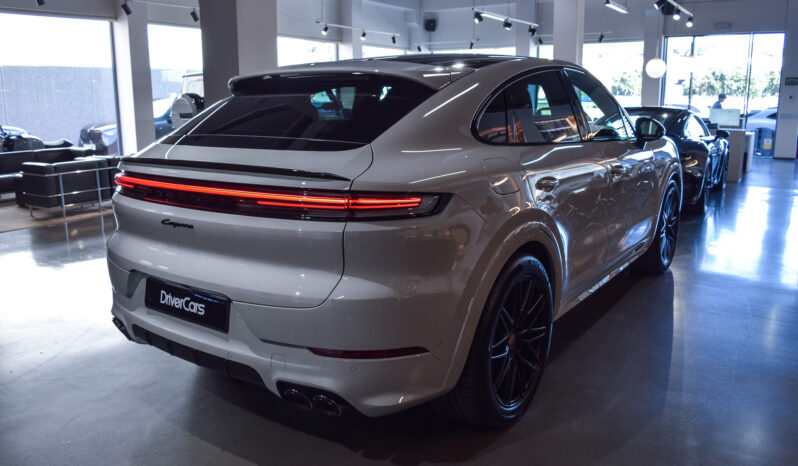 Porsche Cayenne Coupé E-Hybrid Black Edition lleno