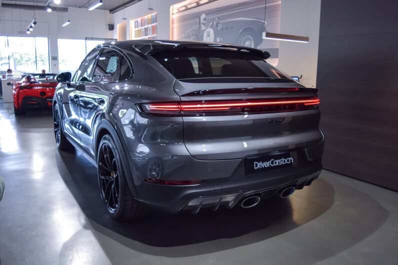 Porsche Cayenne Coupé Turbo E-Hybrid GT lleno