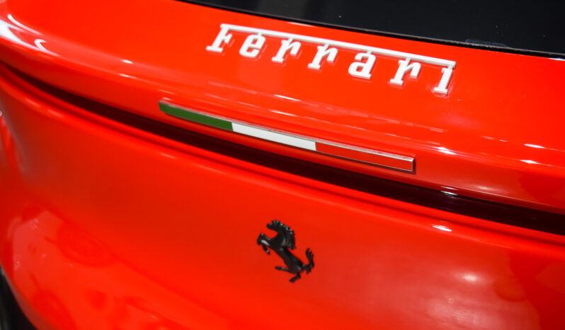 Ferrari Purosangue lleno