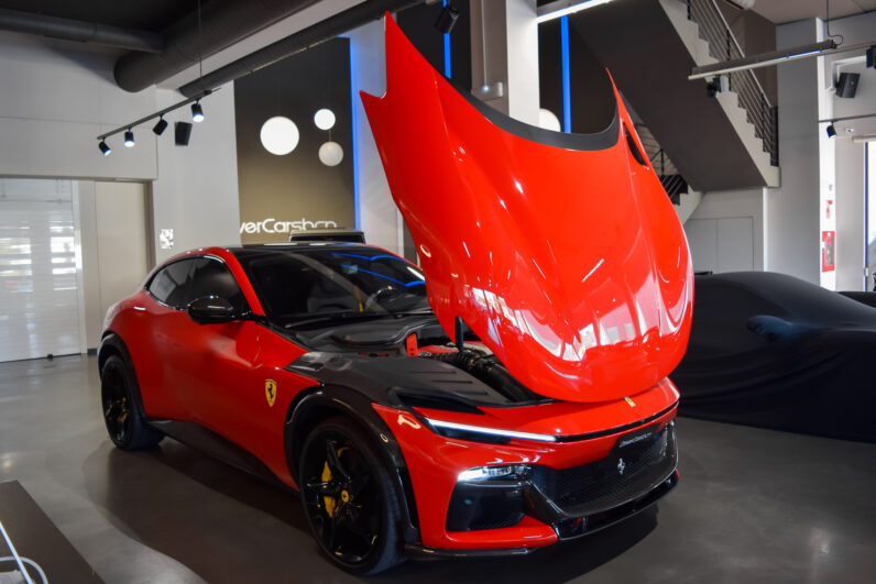 Ferrari Purosangue lleno