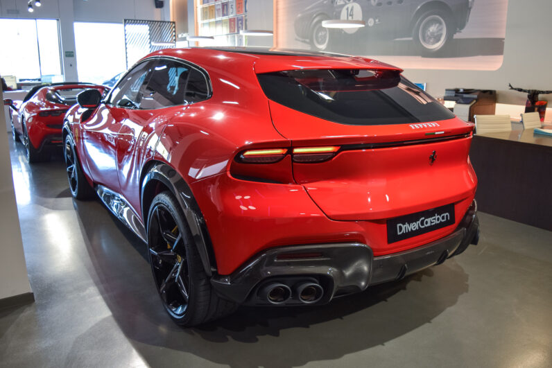 Ferrari Purosangue lleno