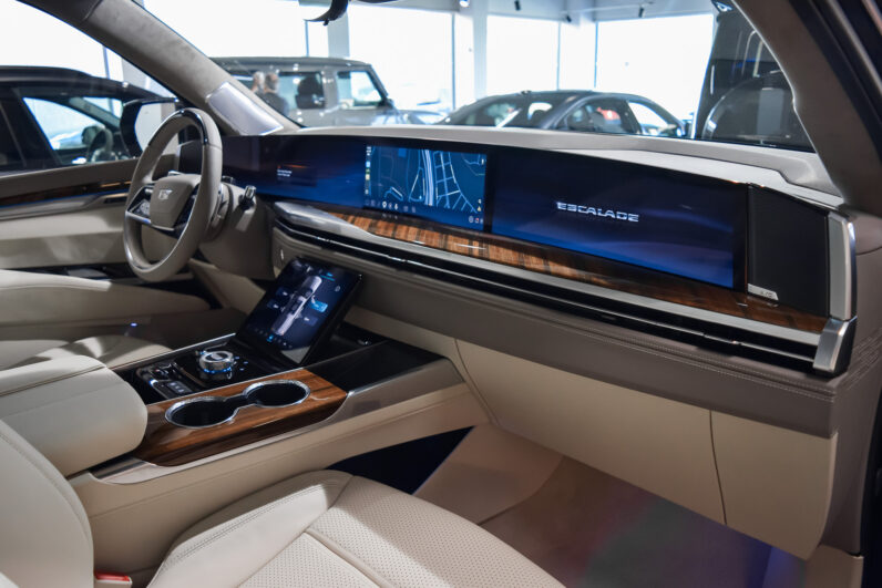 Cadillac Escalade 6.2 V8 Platinum Sport ESV lleno